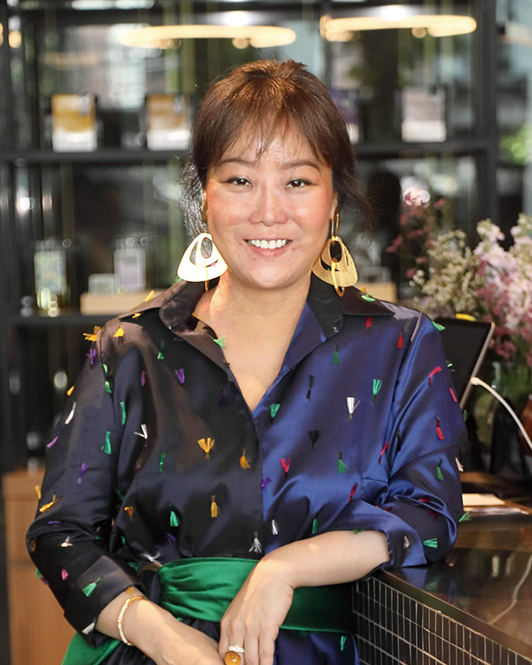 廖偉芬女士